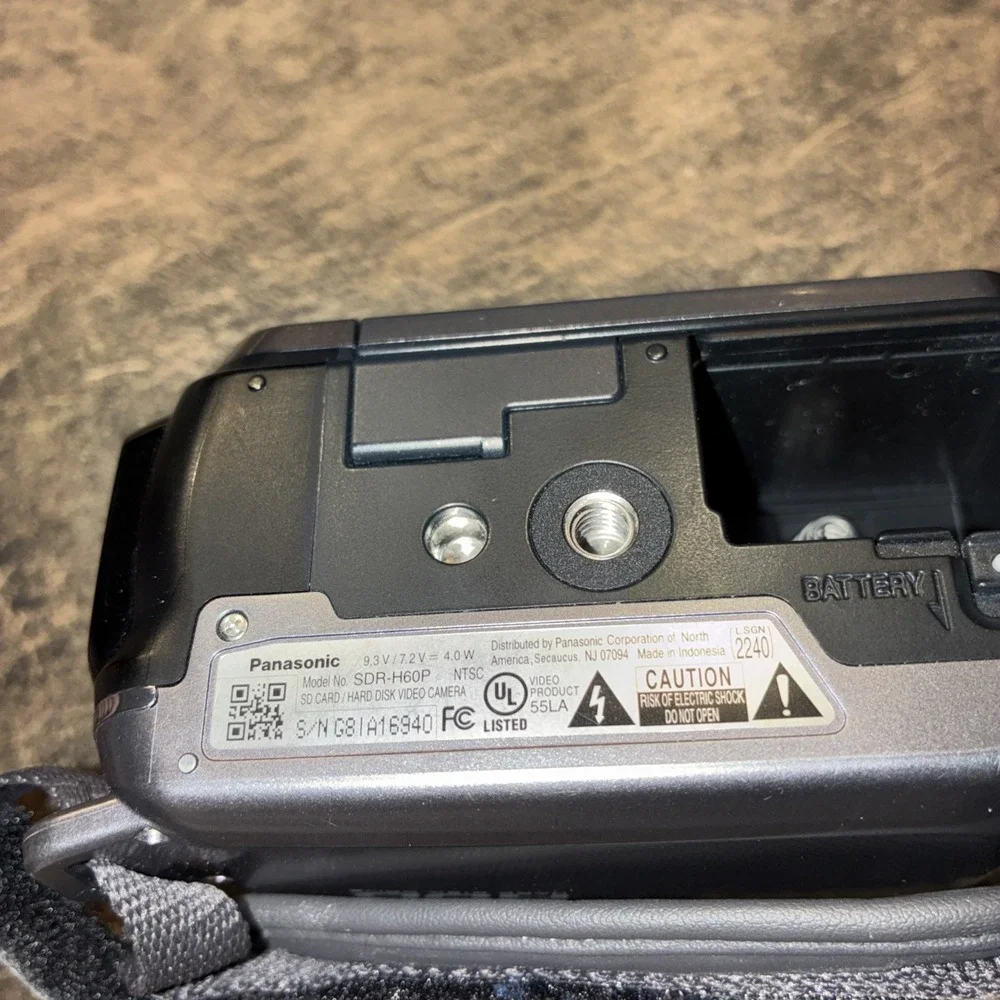Panasonic SDR-H60P Handheld Camcorder Black 50x Zoom for Parts Or Repair W/bag